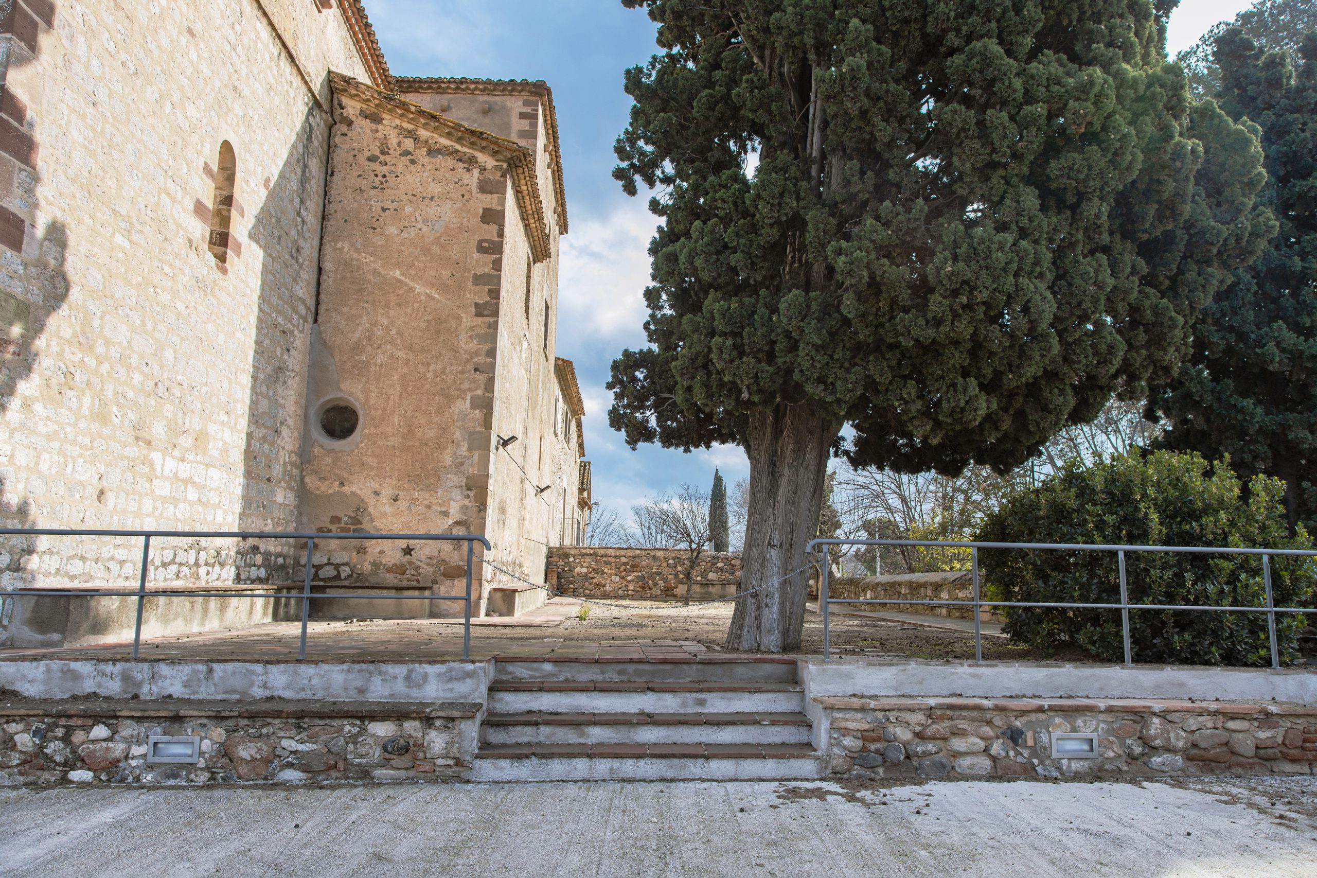 Zona d'ubicació del cementiri primitiu. Ara zona d'esbarjo.